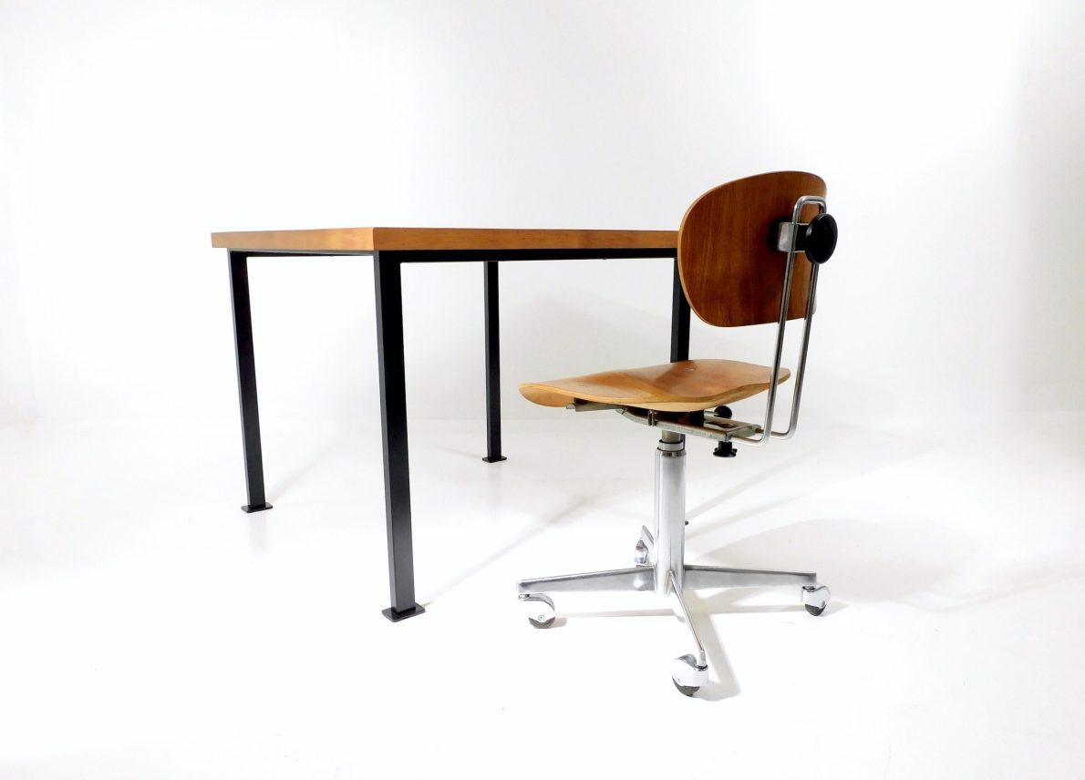 Kleiner_Esstisch_Arbeitstisch_Swiss_Design_Vintage_Table_28