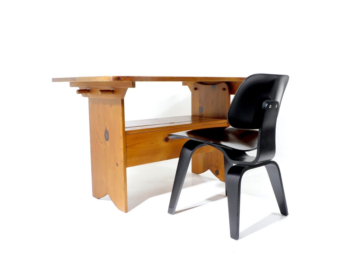 Massiver_Laerchenholztisch_1960_Vintage_Table_Scandiavia_1