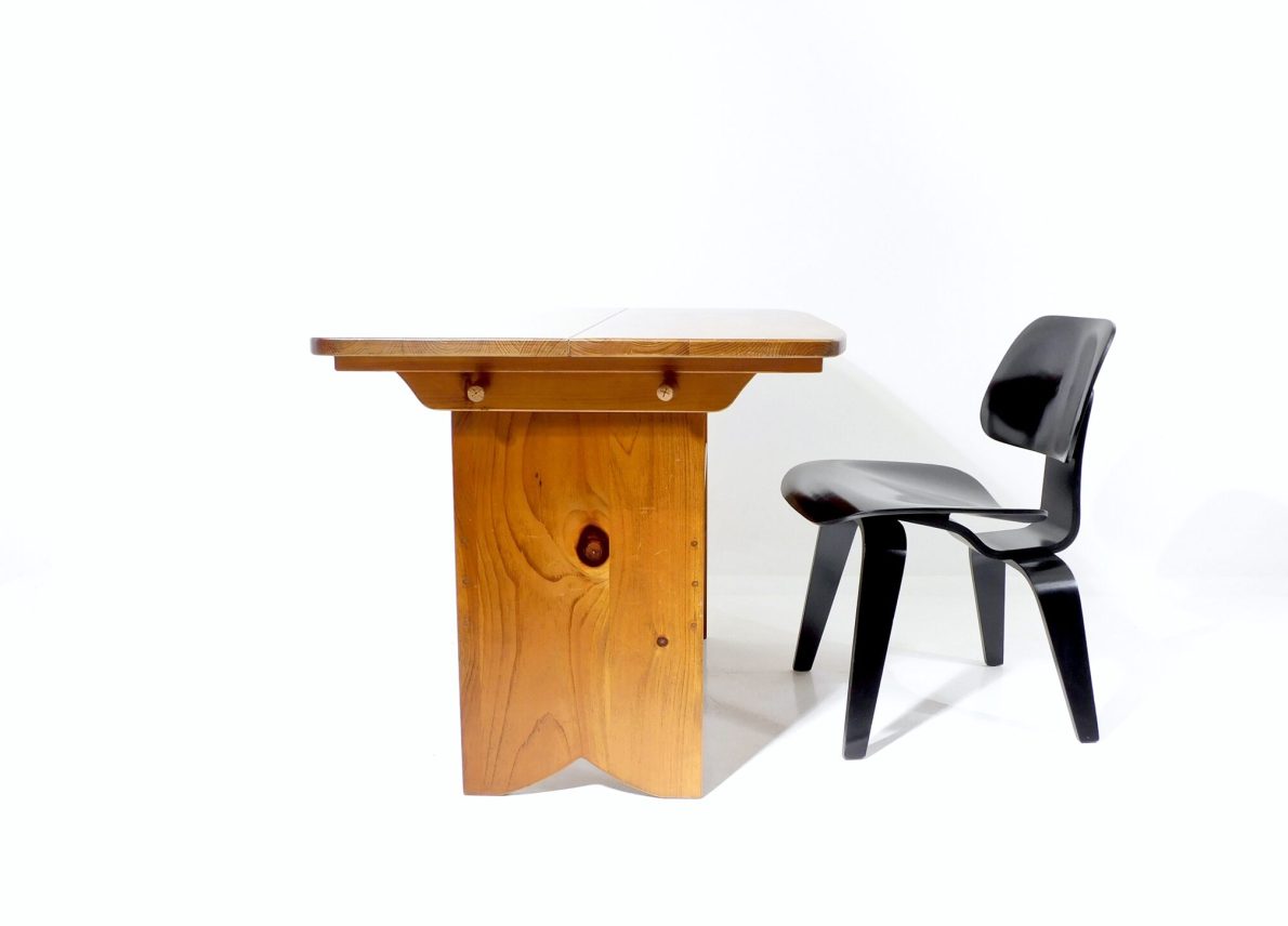 Massiver_Laerchenholztisch_1960_Vintage_Table_Scandiavia_12