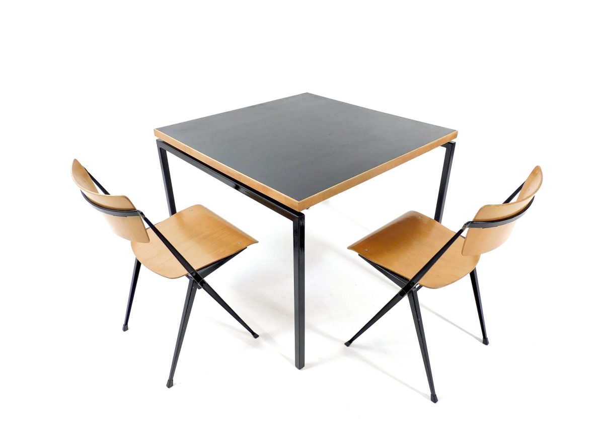 Quadratischer_Tisch_Table_Swiss_Design_Vintage_4
