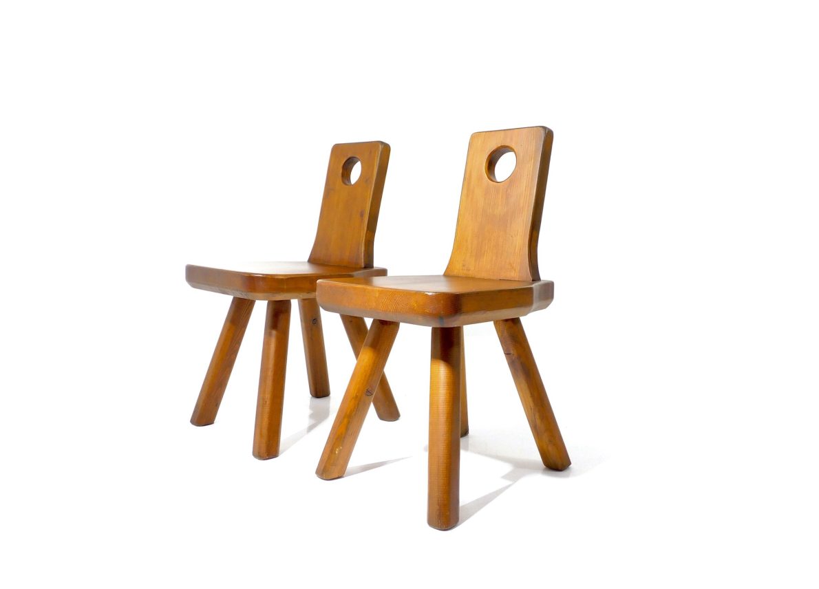 Zwei brutalistische Massivholzstühle3