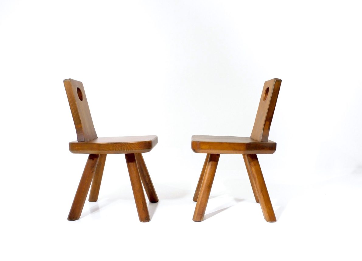 Zwei brutalistische Massivholzstühle4