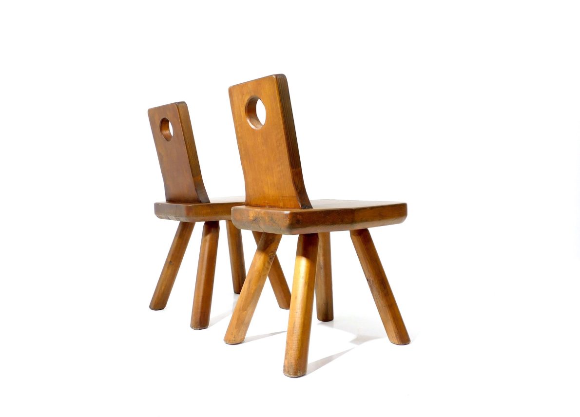 Zwei brutalistische Massivholzstühle9